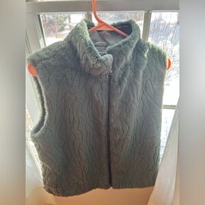 Studio Park - Women’s Faux Fur Vest- Soft Sage Green.Size Medium